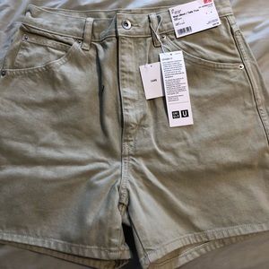 Uniqolo shorts in green